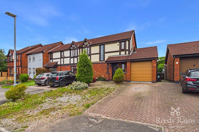 3 Bedroom Semi Detached House For Sale In Beechfield Mews, Hyde, Greater Manchester, SK14