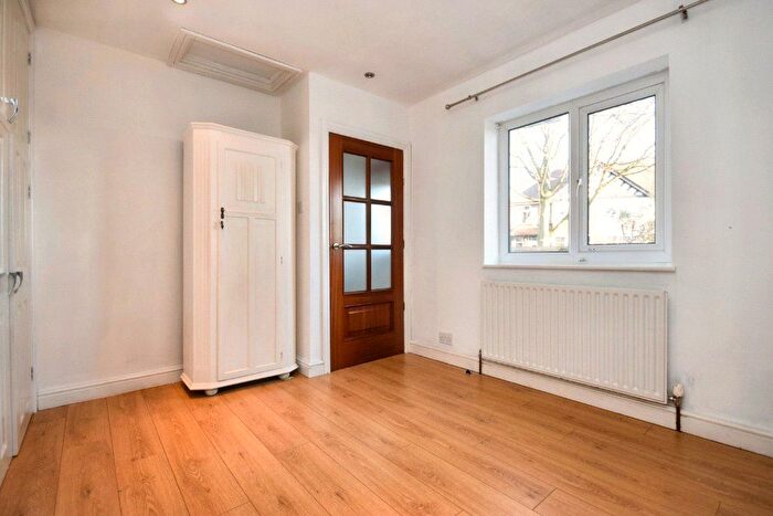 1 Bedroom Bungalow For Sale In Hirst Road, Wakefield, West Yorkshire, WF2