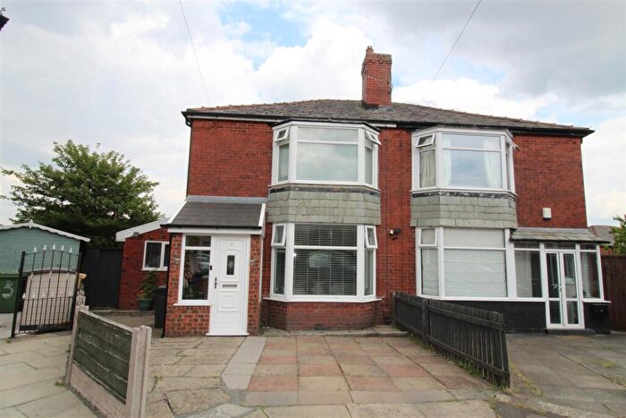 3 Bedroom Semi-Detached House For Sale In Frankford Square, Smithills, Bolton, BL1
