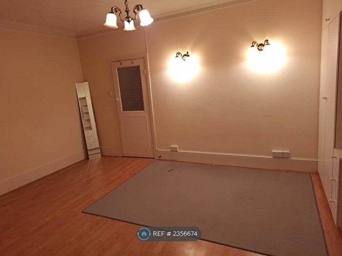 5 Bedroom Semi-Detached House To Rent In Glossop Road, South Croydon, CR2