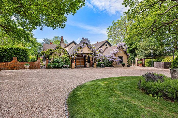7 Bedroom Detached House For Sale In Sandford Lane, Hurst, Reading, Berkshire, RG10