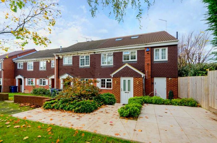 4 Bedroom End Of Terrace House To Rent In Mossborough Close, West Finchley, N12