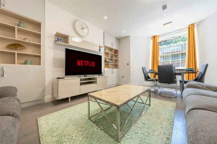 3 Bedroom Apartment To Rent In Carlton Vale, Maida Vale, London, NW6