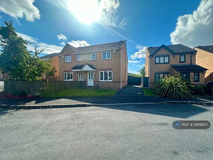 3 Bedroom Semi-Detached House To Rent In Hopefield Way, Bradford, BD5