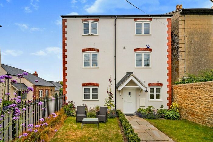 4 Bedroom Town House To Rent In Bromsgrove, Faringdon, SN7