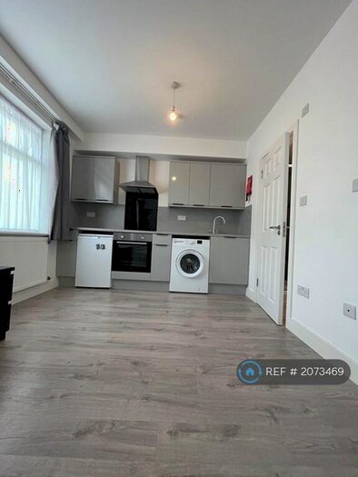 Studio To Rent In Great Cambridge Road, London, N18