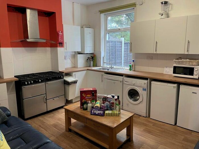 6 Bedroom House To Rent In Harold Road, Edgbaston, B16