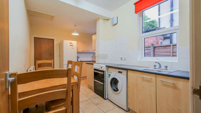 5 Bedroom Terraced House To Rent In Hubert Road - Ensuite Student Property, B29