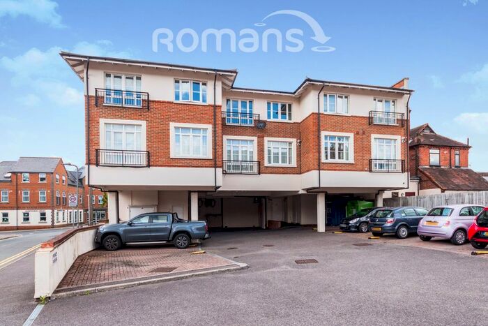 2 Bedroom Flat To Rent In Twelve Trees House, Cambridge Road, Crowthorne, RG45