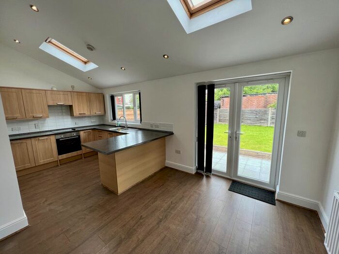 3 Bedroom Detached House To Rent In Green Lane, Stockport, SK7