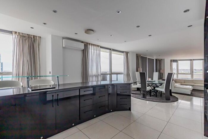 3 Bedroom Penthouse For Sale In Ferry Road, Cardiff, CF11