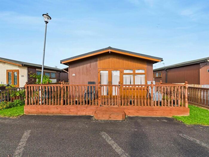 2 Bedroom Chalet For Sale In Links Avenue, Mablethorpe, LN12