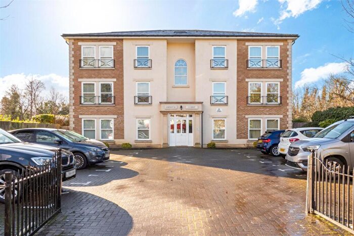 1 Bedroom Apartment For Sale In Kings Lane, Sutton, SM1