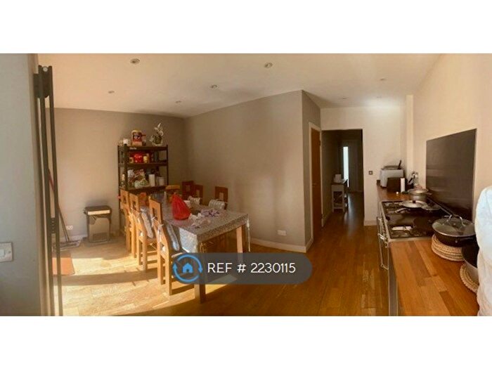 4 Bedroom Semi-Detached House To Rent In Cartwright Street, London, E1