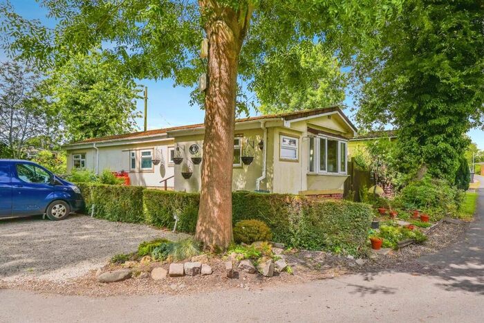 1 Bedroom Park Home For Sale In River View, Shillingford Hill, Wallingford, OX10