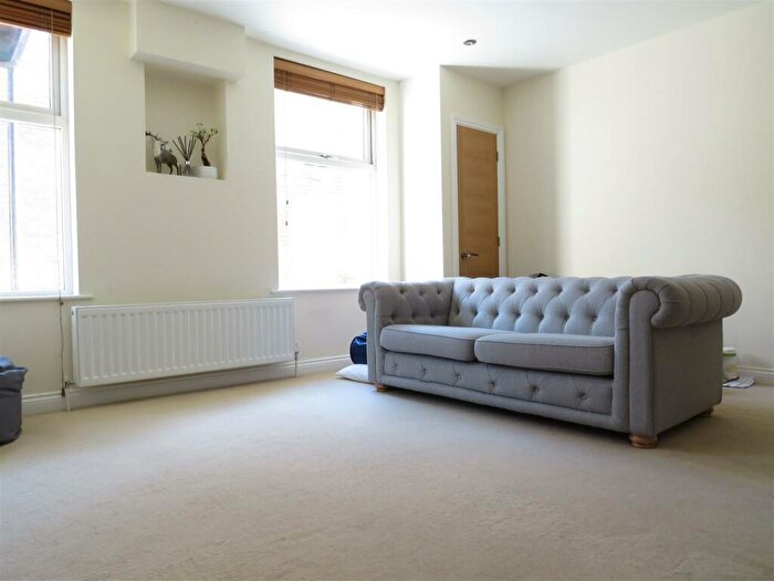 1 Bedroom Flat To Rent In Silvester Road, Cowplain, PO8
