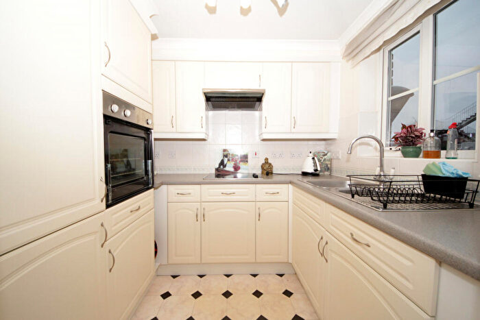 2 Bedroom Retirement Property For Sale In Green Lanes, N21