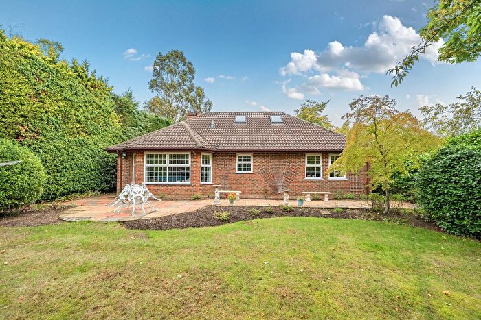 3 Bedroom Bungalow For Sale In Kimbers Drive, Burnham, Buckinghamshire, SL1