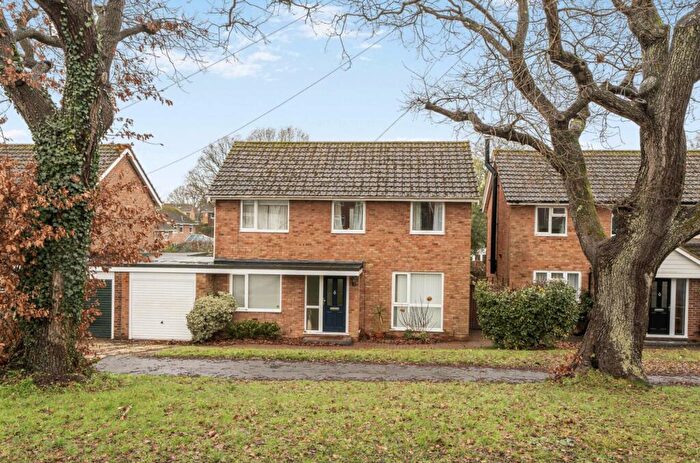 3 Bedroom Detached House For Sale In Lincoln Green, Chichester, PO19