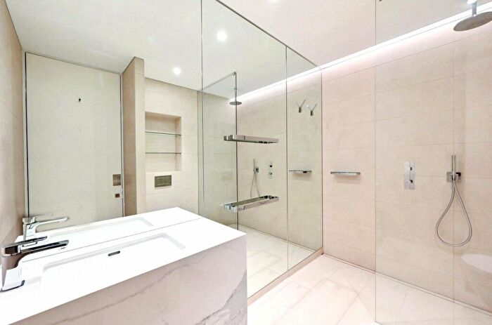 Apartment To Rent In Park Drive, London, E14