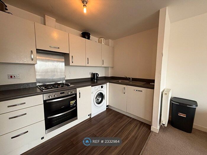 2 Bedroom Flat To Rent In Springfield Gardens, Glasgow, G31