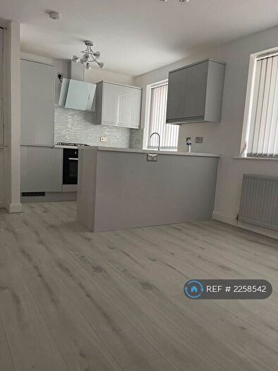 1 Bedroom Maisonette To Rent In Whiteford Road, Slough, SL2