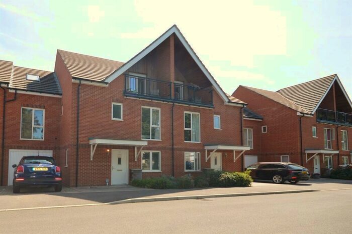 4 Bedroom Terraced House To Rent In North Mead, Chichester, PO19