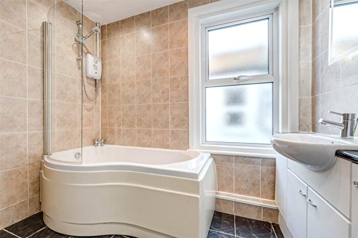 1 Bedroom Flat For Sale In Ham Road, Worthing, West Sussex, BN11