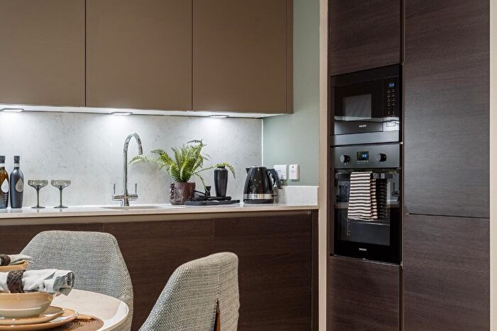 2 Bedroom Apartment To Rent In Rochdale Road, Manchester, Greater Manchester, M4