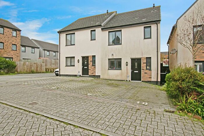3 Bedroom Semi Detached House For Sale In Hull Road, Camborne, Cornwall, TR14