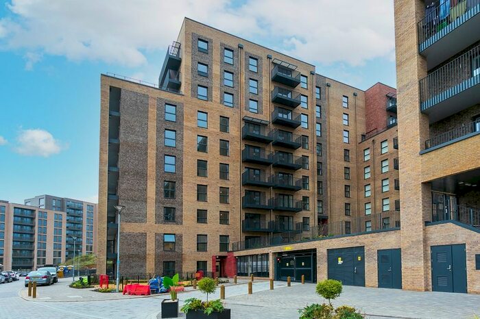 2 Bedroom Flat To Rent In Colnebank Drive, Watford, WD18