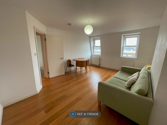 2 Bedroom Flat To Rent In Uxbridge Road, London, W12