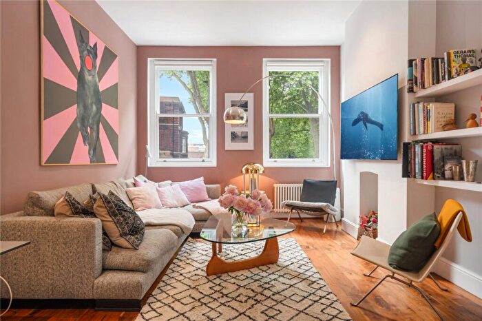 4 Bedroom Maisonette For Sale In Upper Street, Islington, London, N1