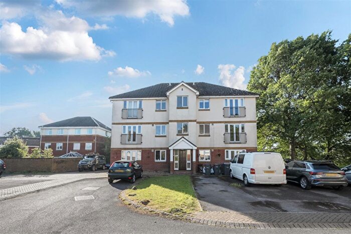 2 Bedroom Flat For Sale In Beechfield Drive, Devizes, SN10