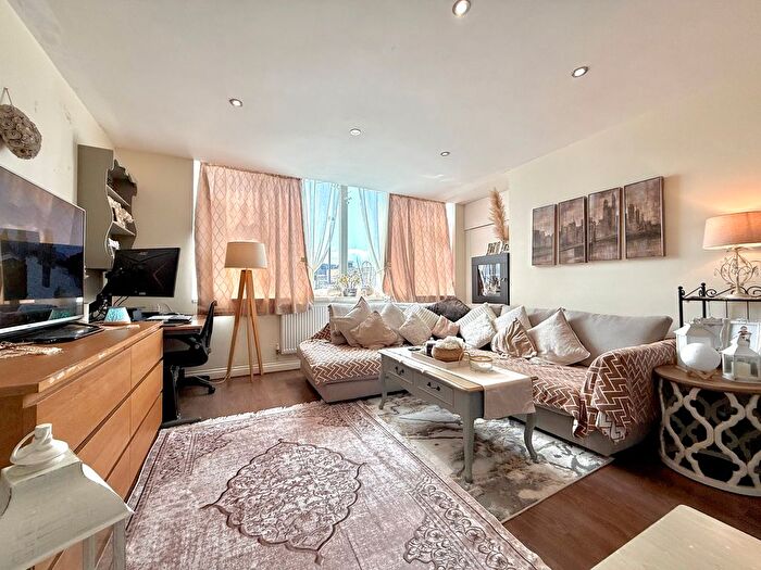 2 Bedroom Flat To Rent In Medway Street, Maidstone, ME14