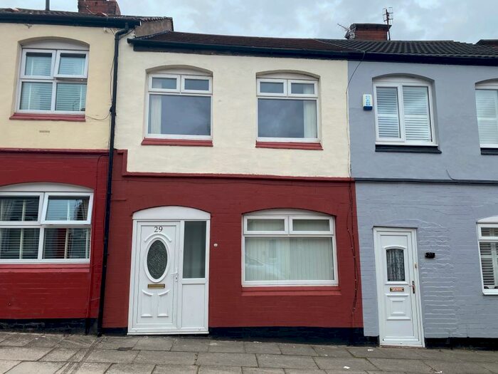 3 Bedroom House To Rent In Sapphire Street, L13