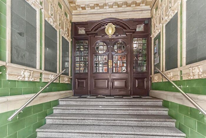 2 Bedroom Flat For Sale In Asia House, Princess Street, Manchester, M1