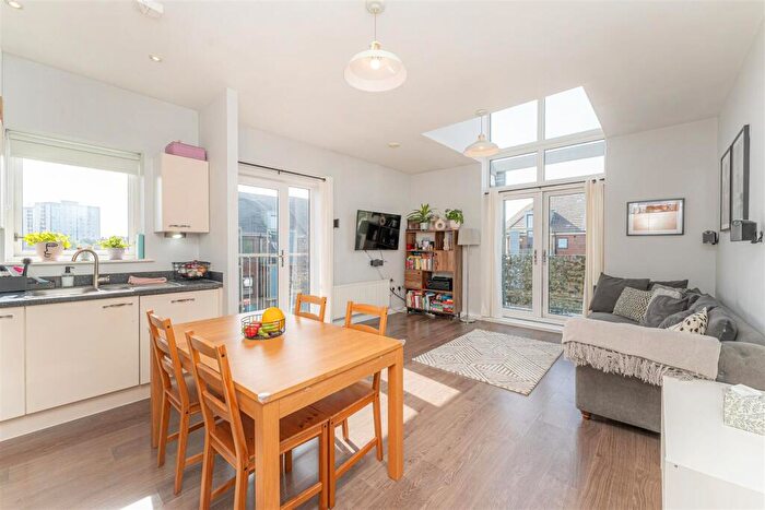 2 Bedroom Flat For Sale In Lanark Court, Dairy Close, Enfield, EN3