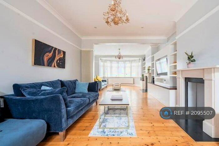 6 Bedroom Detached House To Rent In Hillcourt Avenue, London, N12