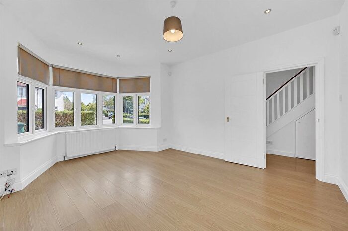 4 Bedroom Semi-detached House To Rent In Hervey Close, London, N3