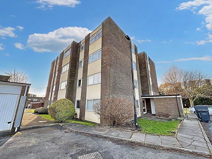 2 Bedroom Flat To Rent In Shaftoe Court, Killingworth, Newcastle Upon Tyne, NE12