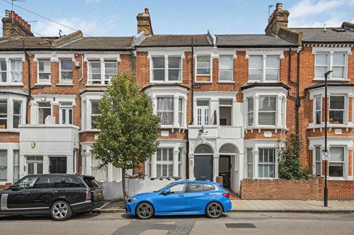 2 Bedroom Flat For Sale In Prideaux Road, Clapham, SW9