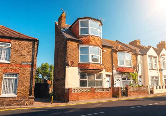 5 Bedroom End Of Terrace House For Sale In Church Street, Broadstairs, Kent, CT10