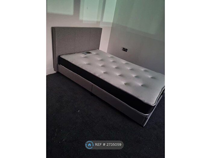 Studio To Rent In The Compasses, Luton, LU1