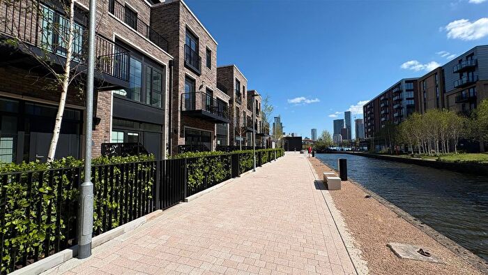 3 Bedroom Flat To Rent In The Railings, Middlewood Locks, M5