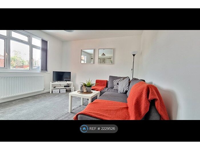 3 Bedroom Maisonette To Rent In Juniper Road, Southampton, SO18