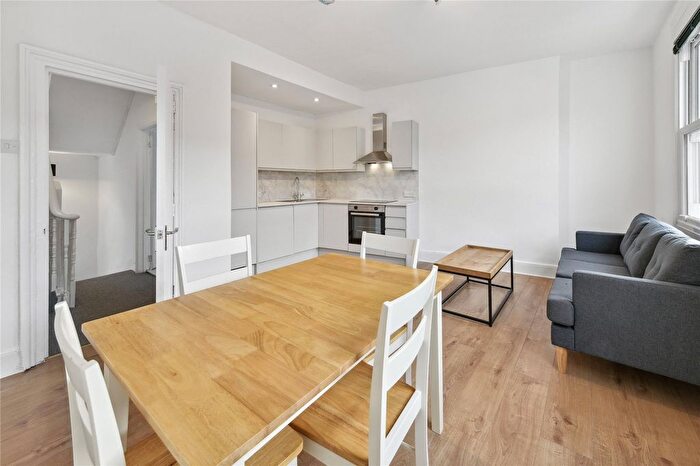 3 Bedroom Flat To Rent In Queenstown Road, London, SW8