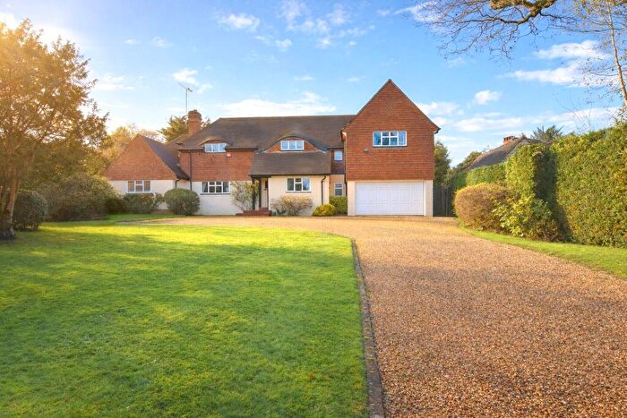 5 Bedroom Detached House For Sale In Pine Walk, East Horsley, KT24