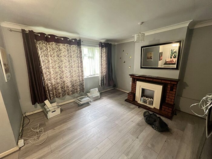 4 Bedroom Bungalow To Rent In Denbigh Close, Southall, UB1