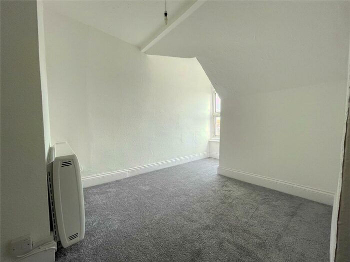 2 Bedroom Apartment For Sale In West Hill Road, Bournemouth, BH2
